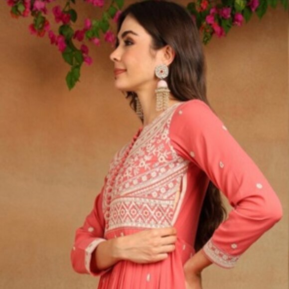Pink Ethnic Motifs Embroidered Thread Work Georgette Anarkali Kurta With Dupatta - Picture 5 of 7